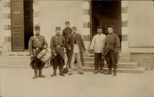 Foto Ak Französische Soldaten in Uniformen, Trommler