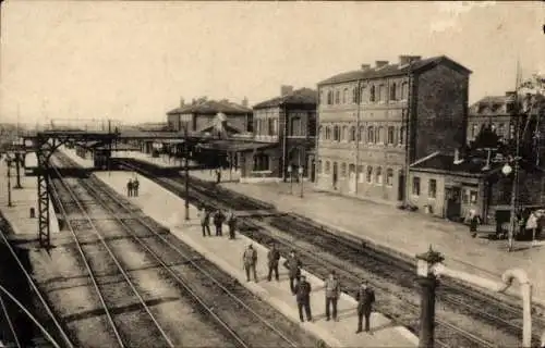 Ak Bousignies Nord, La Gare, Bahnhof, Deutsche Soldaten