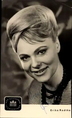Ak Moderatorin und Fernsehansagerin Erika Radtke, Portrait, Autogramm
