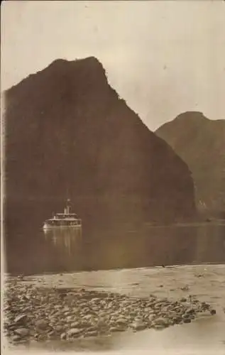 Künstler Ak Deutsches Flusskanonenboot SMS Tsingtau, Ostasiengeschwader, Kaiserliche Marine