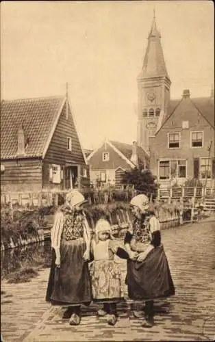 Ak Marken Nordholland Niederlande, Kinder in Tracht, Kirche