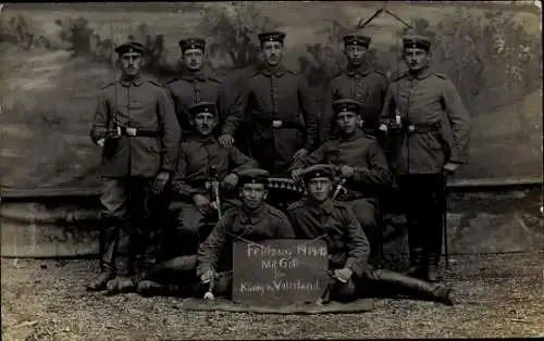 Foto Ak Metz Moselle, Deutsche Soldaten in Uniformen, I WK