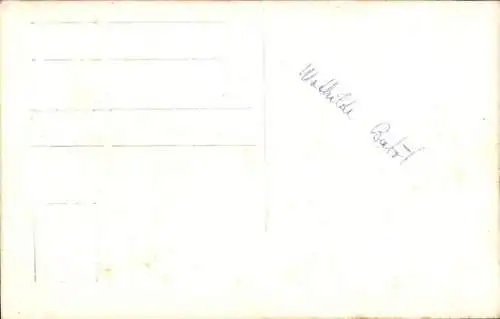 Foto Ak Standportrait einer Frau, Mathilde Batot