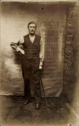 Foto Ak Standportrait von einem Mann, Joseph Balland