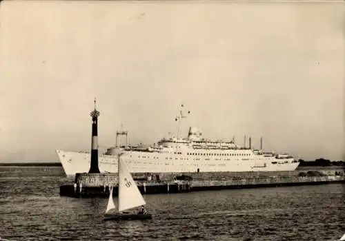 Ak Warnemünde, FDGB-Urlauberschiff MS Völkerfreundschaft