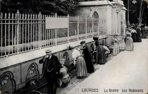 Ak Lourdes Hautes Pyrénées, La Grotte, Les Robinets