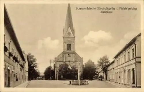 Ak Bischofsgrün im Fichtelgebirge, Marktplatz, Kirche