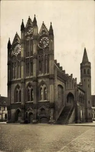 Ak Tangermünde in Sachsen Anhalt, Straßenpartie mit Blick auf Rathaus