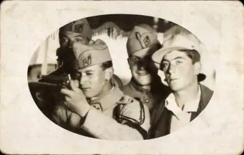 Foto Ak Französische Soldaten in Uniformen, Portrait