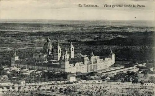 Ak Madrid, San Lorenzo de el Escorial, Gesamtansicht vom Staudamm