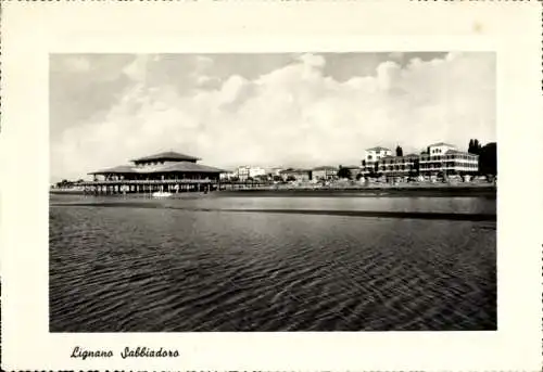 Ak Lignano Sabbiadoro Friuli Venezia Giulia, Blick zum Strand, Hotel, Seebrücke