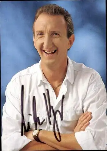 Ak Schauspieler und Sänger Mike Krüger, Standportrait, Autogramm