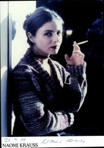 Ak Schauspielerin Naomi Krauss, Portrait, Autogramm, Zigarette