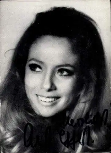 Ak Schauspielerin Almut Eggert, Portrait, Autogramm