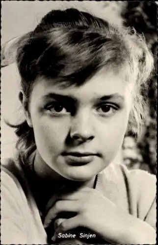 Ak Schauspielerin Sabine Sinjen, Portrait