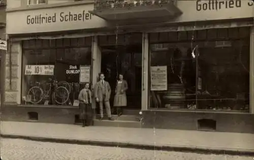 Foto Ak Limburg an der Lahn, Geschäft Gottfried Schaefer, Schaufenster, Fahrräder, Dunlop