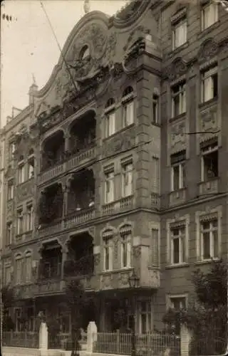 Foto Ak Berlin Wilmersdorf, Wohnhaus, Balkone, Fassade, Anwohner