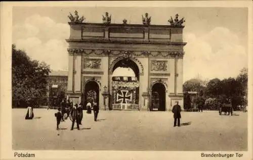 Ak Potsdam, Brandenburger Tor, Eisernes Kreuz