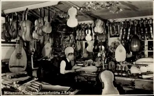 Ak Mittenwald in Oberbayern, Geigenbauwerkstätte J. Reiter