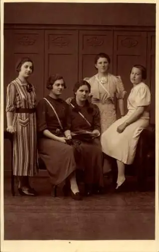 Studentika Foto Ak Gruppenbild der Frauen, Absolvia 1938