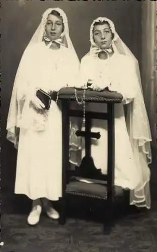 Foto Ak Portrait von zwei Mädchen, Kommunion, Rosette Langelaude
