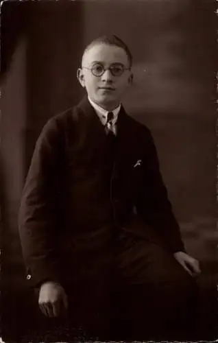 Foto Ak Portrait von einem Jungen im Anzug, Otto Kühn, Portrait