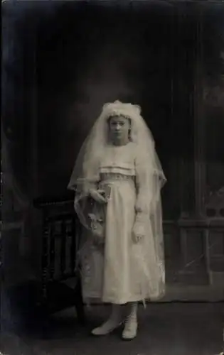 Foto Ak Portrait von einem Mädchen, Kommunion, Jeannnette Jardel