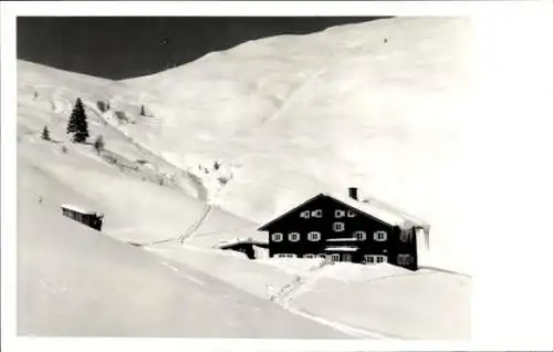 Ak Großarl in Salzburg, Berglandhaus im Schnee