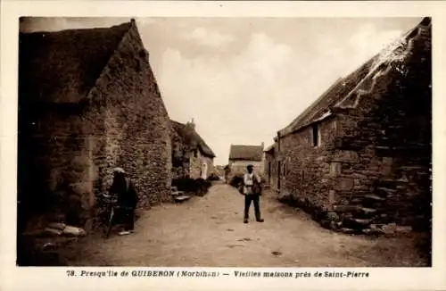 Ak Quiberon Morbihan, Vieilles maisons pres de Saint-Pierre