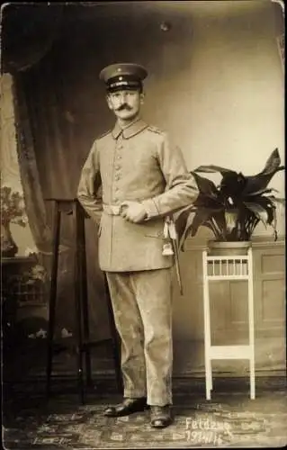 Foto Ak Strasbourg Straßburg Elsass Bas Rhin, Deutscher Soldat in Uniform, Standportrait, I WK