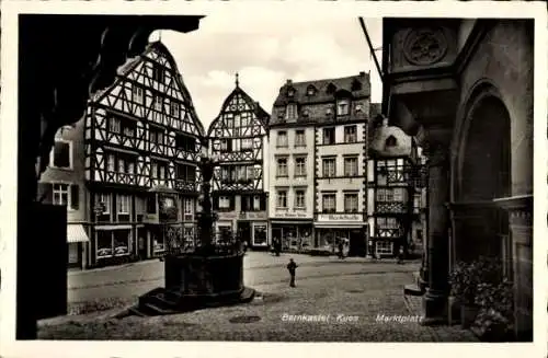 Ak Bernkastel Kues an der Mosel, Marktplatz, Fachwerkhäuser