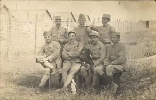 Foto Ak Französische Soldaten in Uniformen, Compagnie PGRL No. 33
