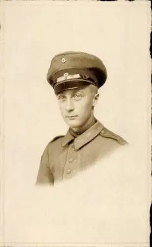 Foto Ak Soldat in Uniform, Portrait