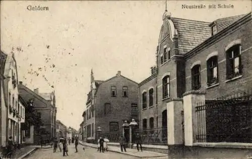 Ak Geldern am Niederrhein, Neustraße mit Schule, Kinder