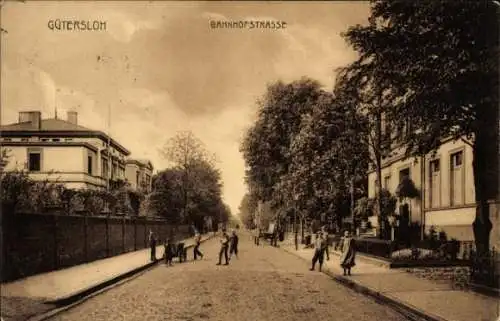 Ak Gütersloh in Westfalen, Bahnhofstraße, Straßenpartie