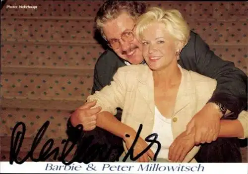 Ak Schauspieler Peter Millowitsch und Barbie, Portrait, Autogramm