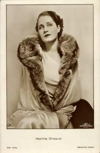 Ak Schauspielerin Norma Shearer, Portrait, Pelz, Ross Verlag 49001