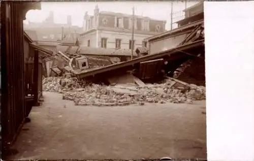 Foto Ak Zerstörtes Gebäude, Trümmer, Ruine