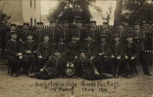 Foto Ak Dallgow Döberitz im Havelland, Kriegsfreiwillige Garde Füs. Rgt. 4. Abt. 1. Korp. 1914