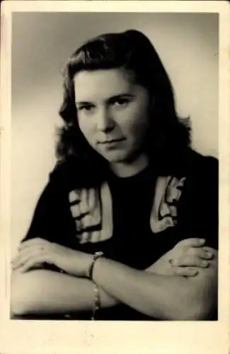 Foto Ak Portrait einer jungen Frau