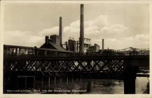 Ak Hannover Linden, Blick von der Ihmebrücke auf die Gasanstalt, Kraftwerk