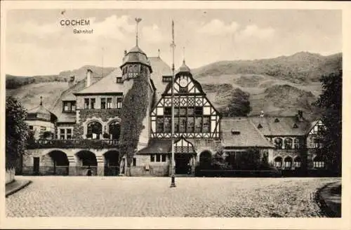 Ak Cochem an der Mosel, Bahnhof, Fachwerkhaus