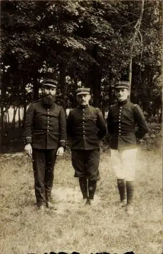 Foto Ak Drei französische Soldaten in Uniformen, Portrait