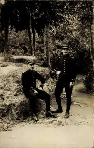 Foto Ak Zwei französische Soldaten in Uniformen, Portrait