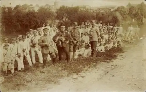 Foto Ak Deutsche Soldaten in Uniformen, Gruppenaufnahme, I WK