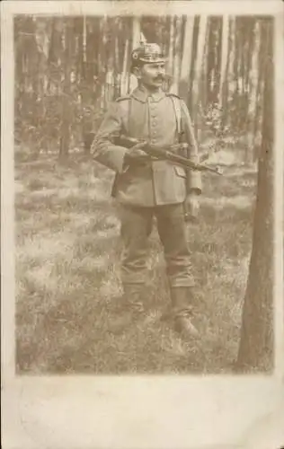 Foto Ak Pirk Burgstein Weischlitz im Vogtland, Deutscher Soldat in Uniform, Pickelhaube, I WK