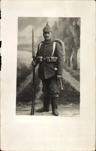 Foto Ak Deutscher Soldat in Uniform, Johann Geiger, Bajonett, Portrait, I WK