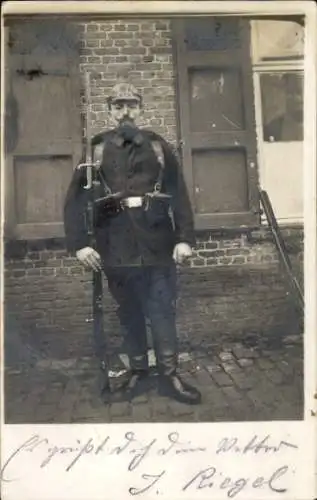 Foto Ak Deutscher Soldat in Uniform, J. Riegel, Regiment 67, Bajonett, Portrait, I WK