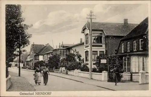 Ak Ostseebad Niendorf Timmendorfer Strand, Straßenpartie