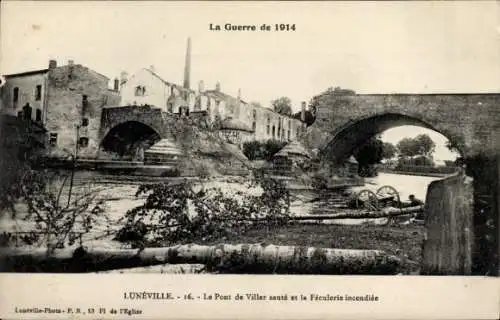 Ak Lunéville Meurthe et Moselle, Le pont de Viller sauté et la Féculerie incendiée